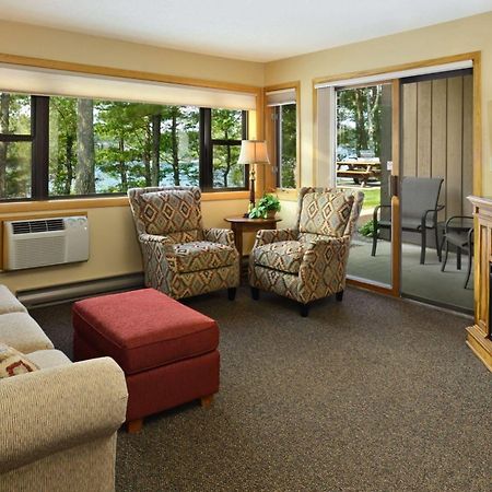 The Pointe Hotel And Suites Minocqua Bagian luar foto