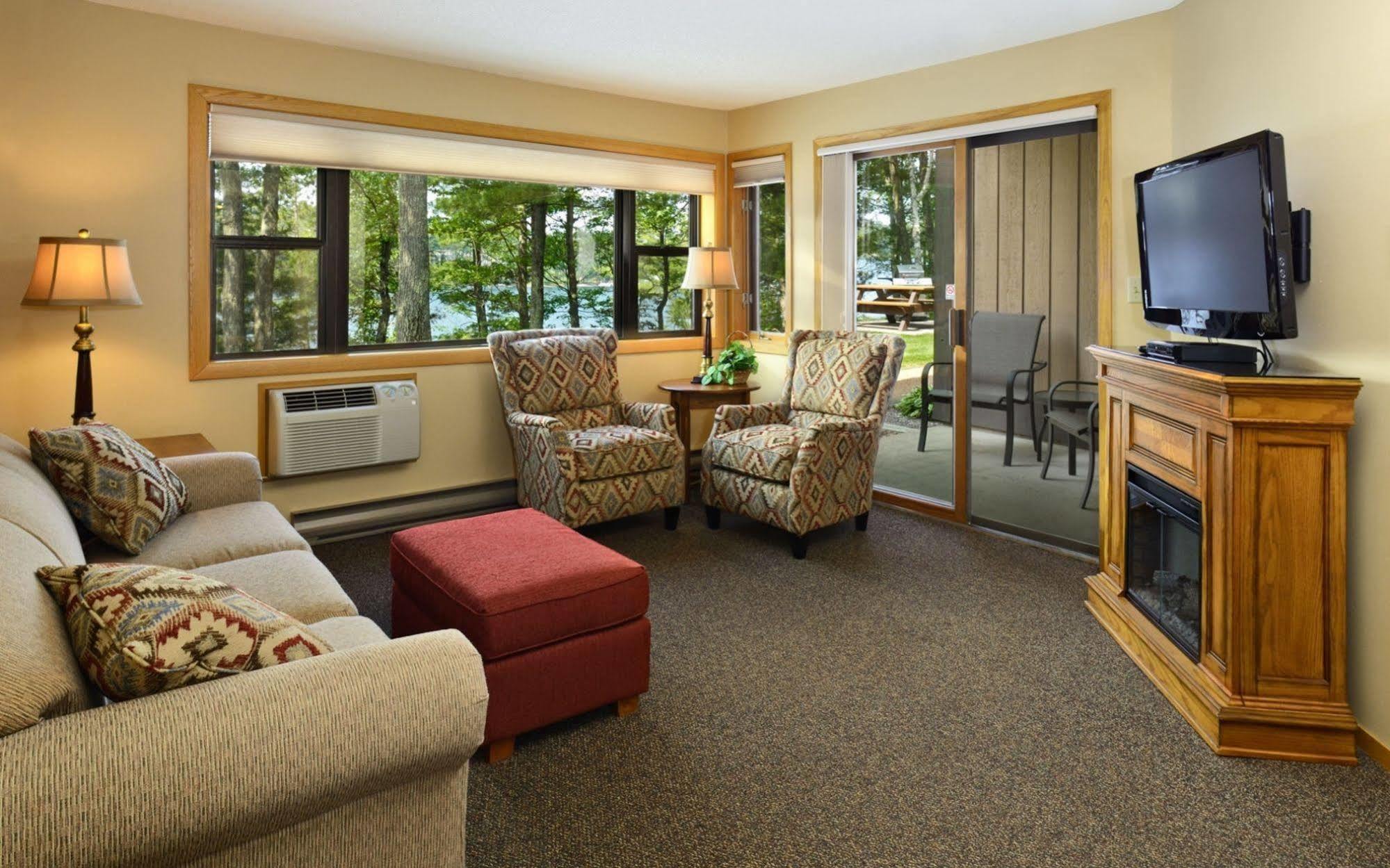The Pointe Hotel And Suites Minocqua Bagian luar foto