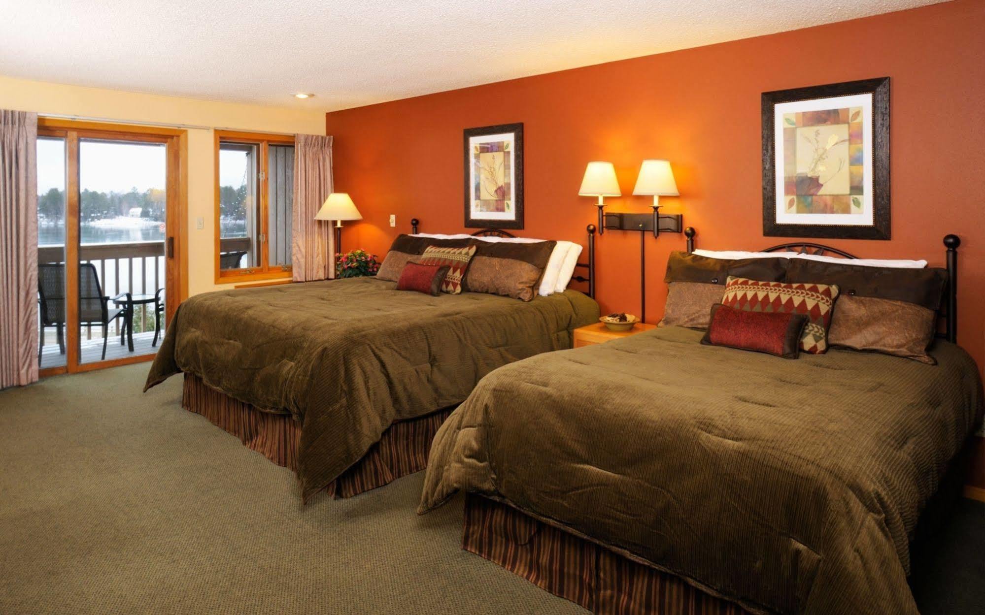 The Pointe Hotel And Suites Minocqua Bagian luar foto