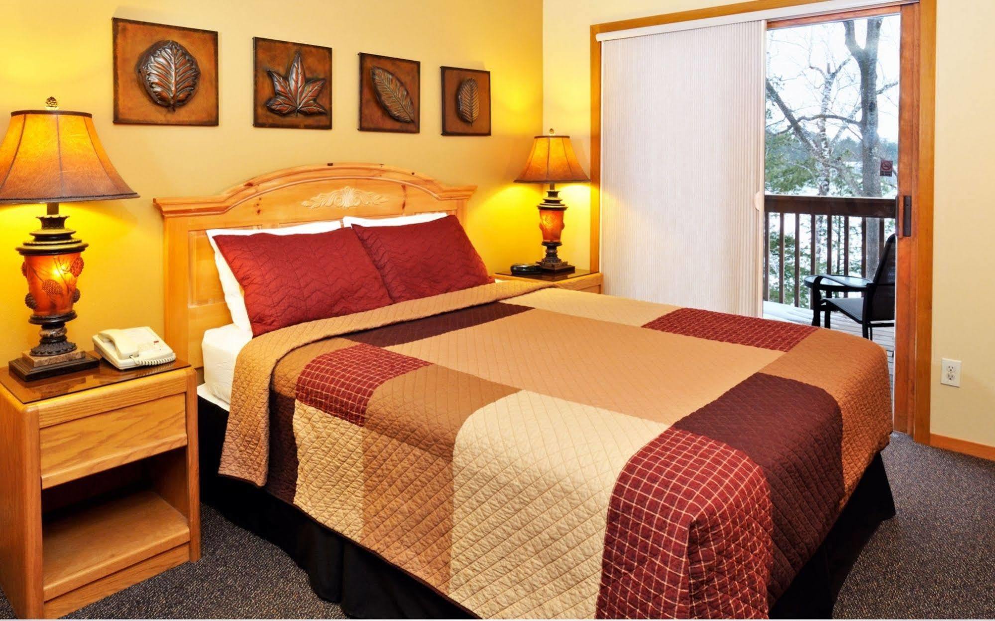 The Pointe Hotel And Suites Minocqua Bagian luar foto