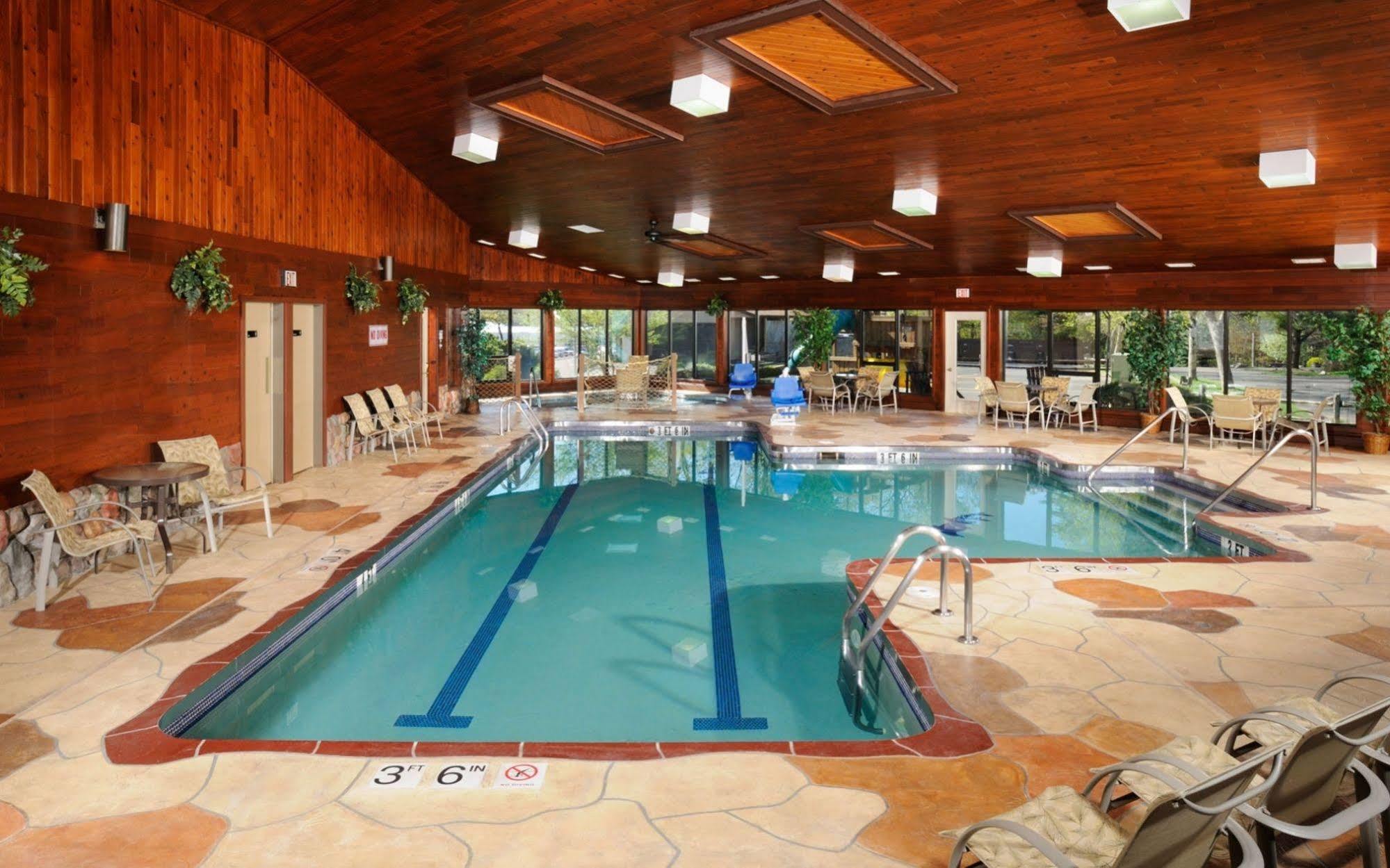 The Pointe Hotel And Suites Minocqua Bagian luar foto